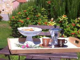 Cosy Apartment With Swimming Pool and Garden Close to Volterra and S G