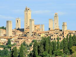Cosy Apartment With Swimming Pool and Garden Close to Volterra and S G