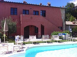 Cosy Apartment With Swimming Pool and Garden Close to Volterra and S G