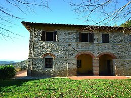 Attractive Farmhouse in Tuscany With Swimming Pool