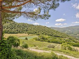 Attractive Farmhouse in Tuscany With Swimming Pool