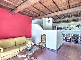 Attractive Farmhouse in Tuscany With Swimming Pool