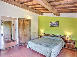 Attractive Farmhouse in Tuscany With Swimming Pool