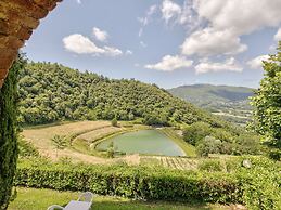 Attractive Farmhouse in Tuscany With Swimming Pool
