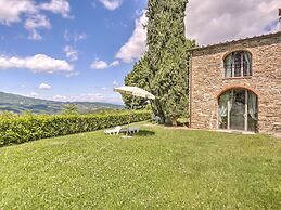 Attractive Farmhouse in Tuscany With Swimming Pool