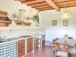 Attractive Farmhouse in Tuscany With Swimming Pool