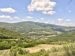 Attractive Farmhouse in Tuscany With Swimming Pool