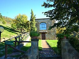 Attractive Farmhouse in Tuscany With Swimming Pool