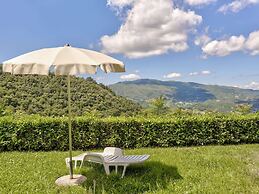 Attractive Farmhouse in Tuscany With Swimming Pool