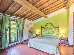 Attractive Farmhouse in Tuscany With Swimming Pool