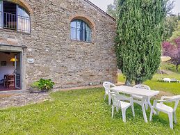 Attractive Farmhouse in Tuscany With Swimming Pool