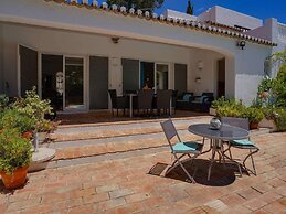 Roofed Villa in Albufeira With Private Swimming Pool