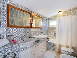 Villa in Albufeira With Private Pool