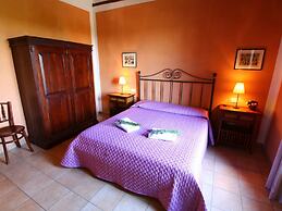 Spacious Farmhouse near Montalto di Castro with Shared Pool