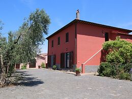 Spacious Farmhouse near Montalto di Castro with Shared Pool