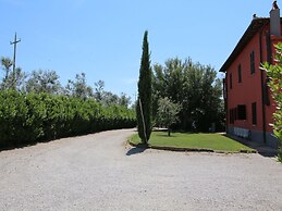 Spacious Farmhouse near Montalto di Castro with Shared Pool