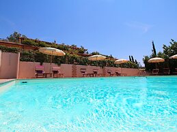 Spacious Farmhouse near Montalto di Castro with Shared Pool