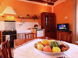 Spacious Farmhouse near Montalto di Castro with Shared Pool