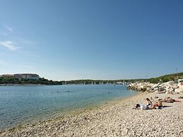 Boutique Apartment in Pjescana Uvala With Balcony