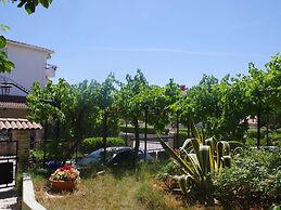 Boutique Apartment in Pjescana Uvala With Balcony