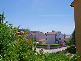 Boutique Apartment in Pjescana Uvala With Balcony