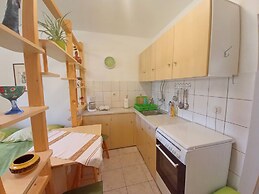 Boutique Apartment in Pjescana Uvala With Balcony