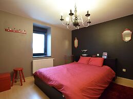 Luxury Cottage in Vaux-sur-Sûre with Hot Tub
