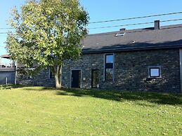 Luxury Cottage in Vaux-sur-Sûre with Hot Tub