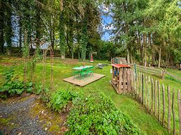 Lively Holiday Home With Garden