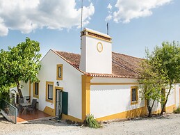 Idyllic Farmhouse in Montemor-o-novo With Pool