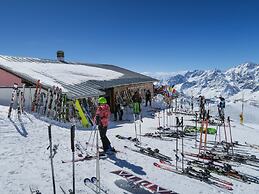 Matterhorn View Apartment in Breuil-Cervinia near Ski Area