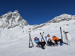 Matterhorn View Apartment in Breuil-Cervinia near Ski Area