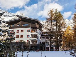 Matterhorn View Apartment in Breuil-Cervinia near Ski Area