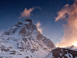 Matterhorn View Apartment in Breuil-Cervinia near Ski Area