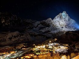 Matterhorn View Apartment in Breuil-Cervinia near Ski Area