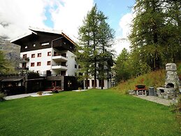Matterhorn View Apartment in Breuil-Cervinia near Ski Area