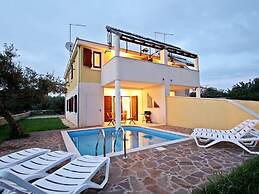 Splendid Holiday Home in Novigrad With Barbecue