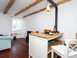 Adorable Holiday Home Located Near the Beach