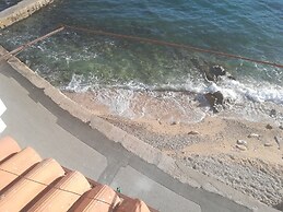 Adorable Holiday Home Located Near the Beach