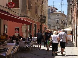 Charming Holiday Home in Pula Near Beach