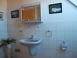 Tranquil Apartment in Ostseebad Kühlungsborn near Sea Beach