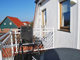 Tranquil Apartment in Ostseebad Kühlungsborn near Sea Beach