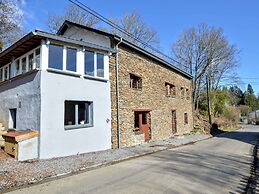 Modern Holiday Home with Hot Tub & Sauna in Ardennes