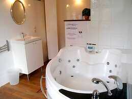 Quaint Farmhouse in Maffe With a Turkish Bath