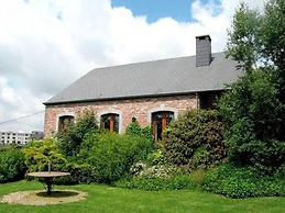 Quaint Farmhouse in Maffe With a Turkish Bath