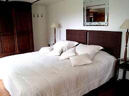 Quaint Farmhouse in Maffe With a Turkish Bath