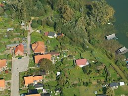 Ferienhaus mit Bootssteg in Sternberg