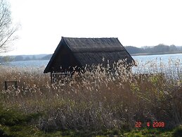 Bootshaus Direkt am See mit Eigenem Steg an der Ostsee