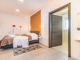 Beautiful Villa in Vrsar With Swimming Pool