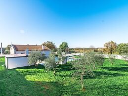 Beautiful Villa in Vrsar With Swimming Pool